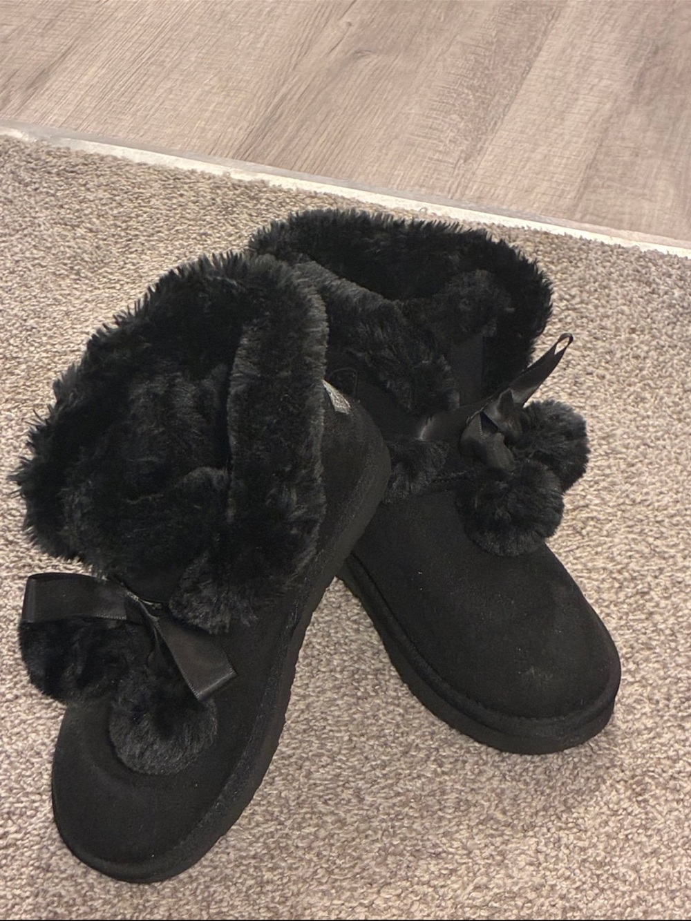 Ladies/Girls Black Faux-Fur Pom Pom Slipper Boots Size 6